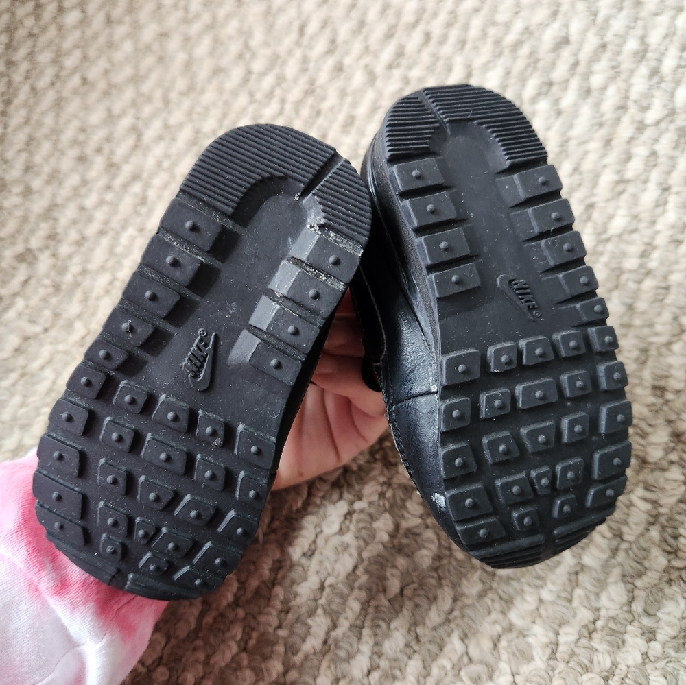 4c Baby Black Nike Air Max Sneakers - Picture 4 of 5